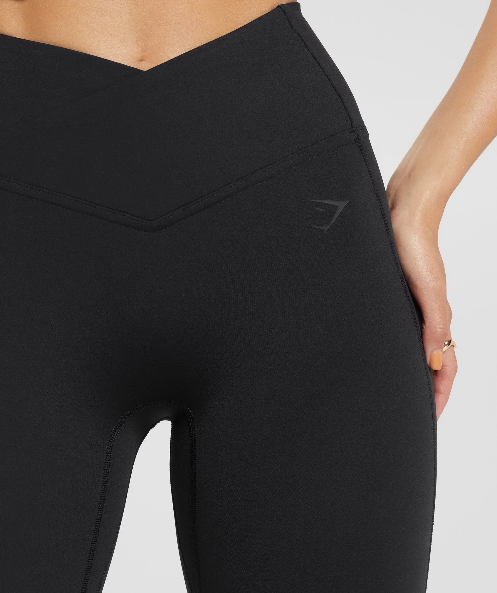 GYMSHARK Lebanon - Crossover Regular Flared Leggings Black - Front Close up