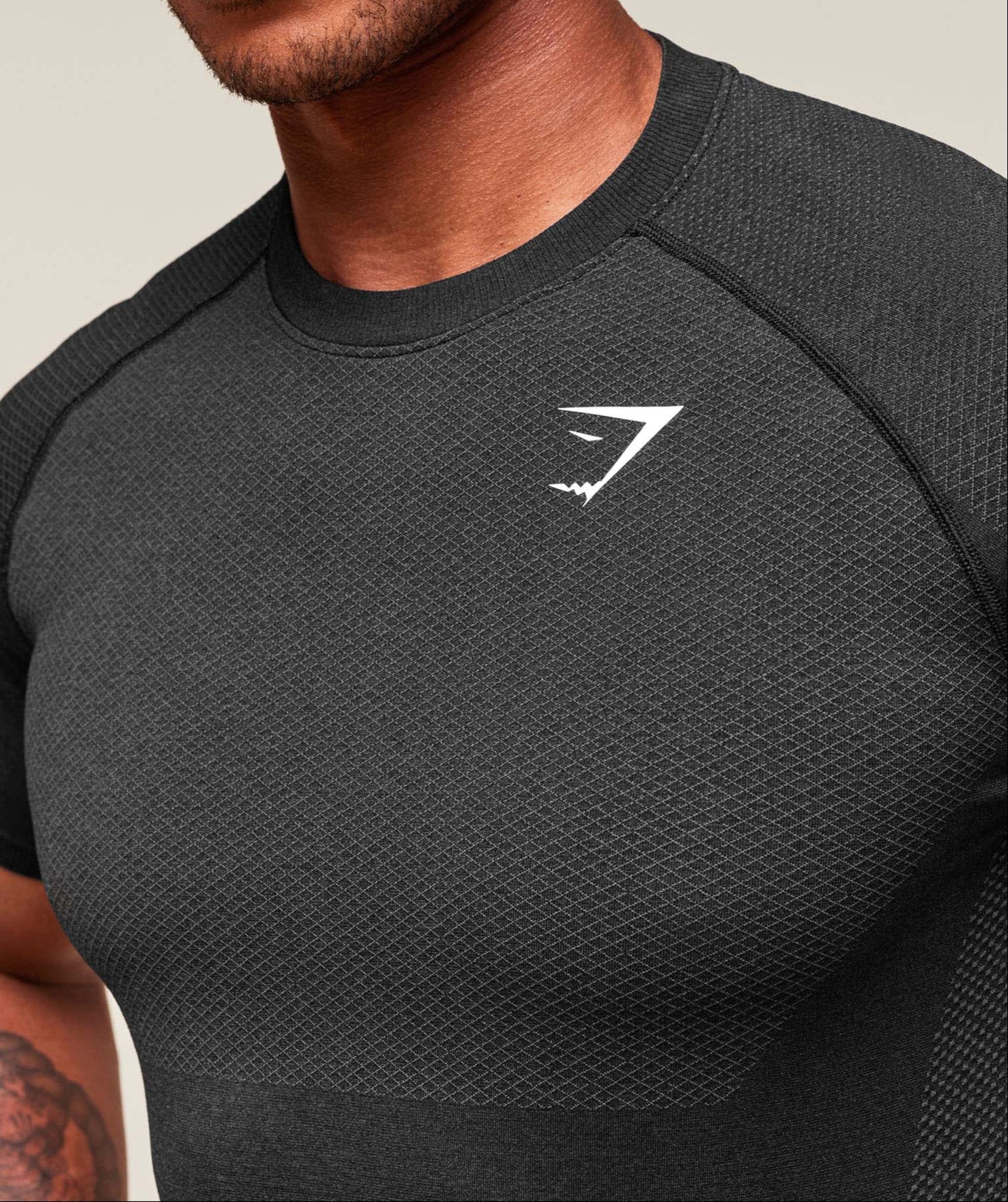 GYMSHARK Lebanon - Vital Seamless T-Shirt Black/Silhouette Grey - Front Close